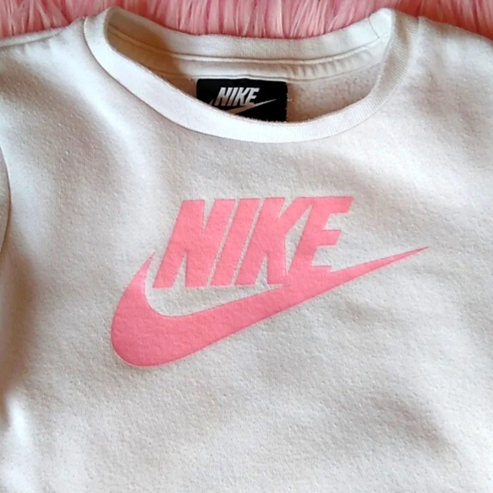 Nike Girls Crew Neck Long Sleeved Sweatshirt, Sz 4T White & Pink - Picture 2 of 6